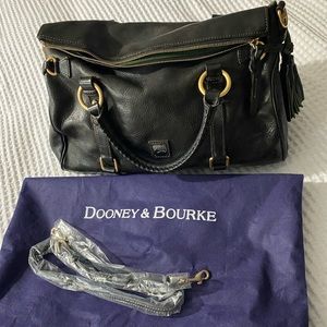 Dooney & Bourke purse in great condition.